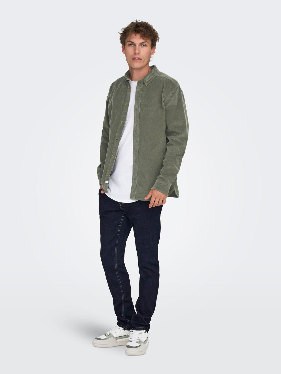 model_shot-front_full